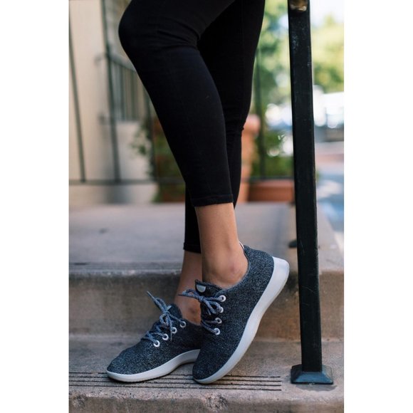 ALLBIRDS Women's Black Wool‎ Sustainable Runner Shoes 8 Sports Comfy Athletic - Picture 1 of 14